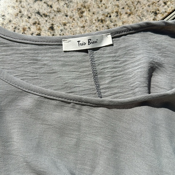 Tres Bien Large Gray Tank Top - Picture 5 of 6